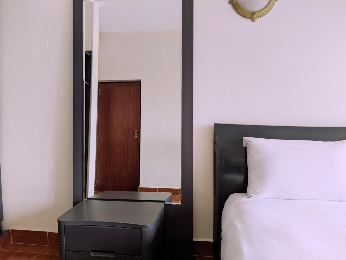 Prestige Hotel Suites Кампала Экстерьер фото