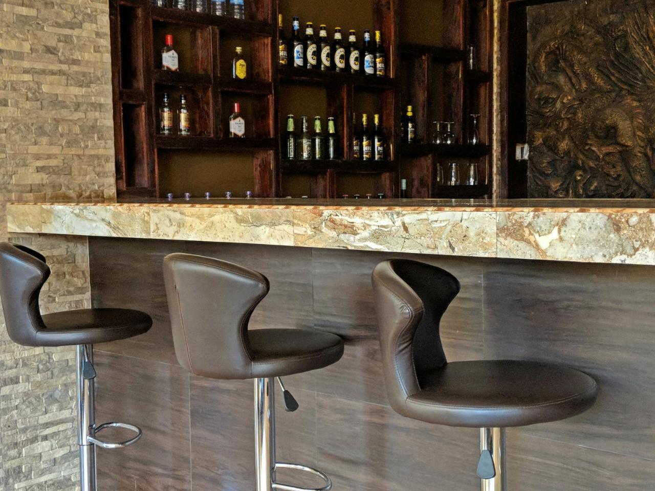 Prestige Hotel Suites Кампала Экстерьер фото