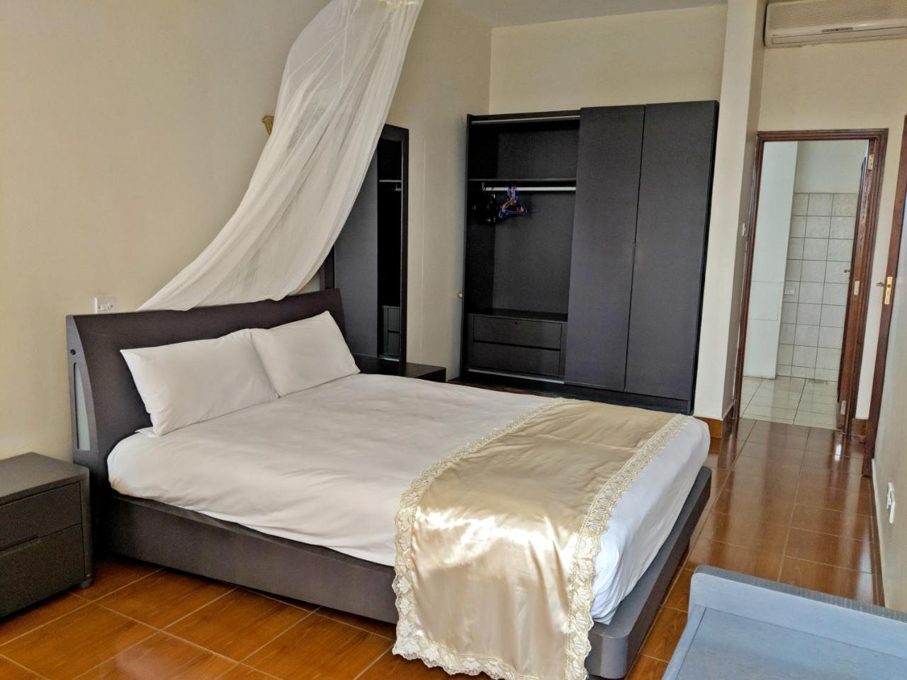 Prestige Hotel Suites Кампала Экстерьер фото