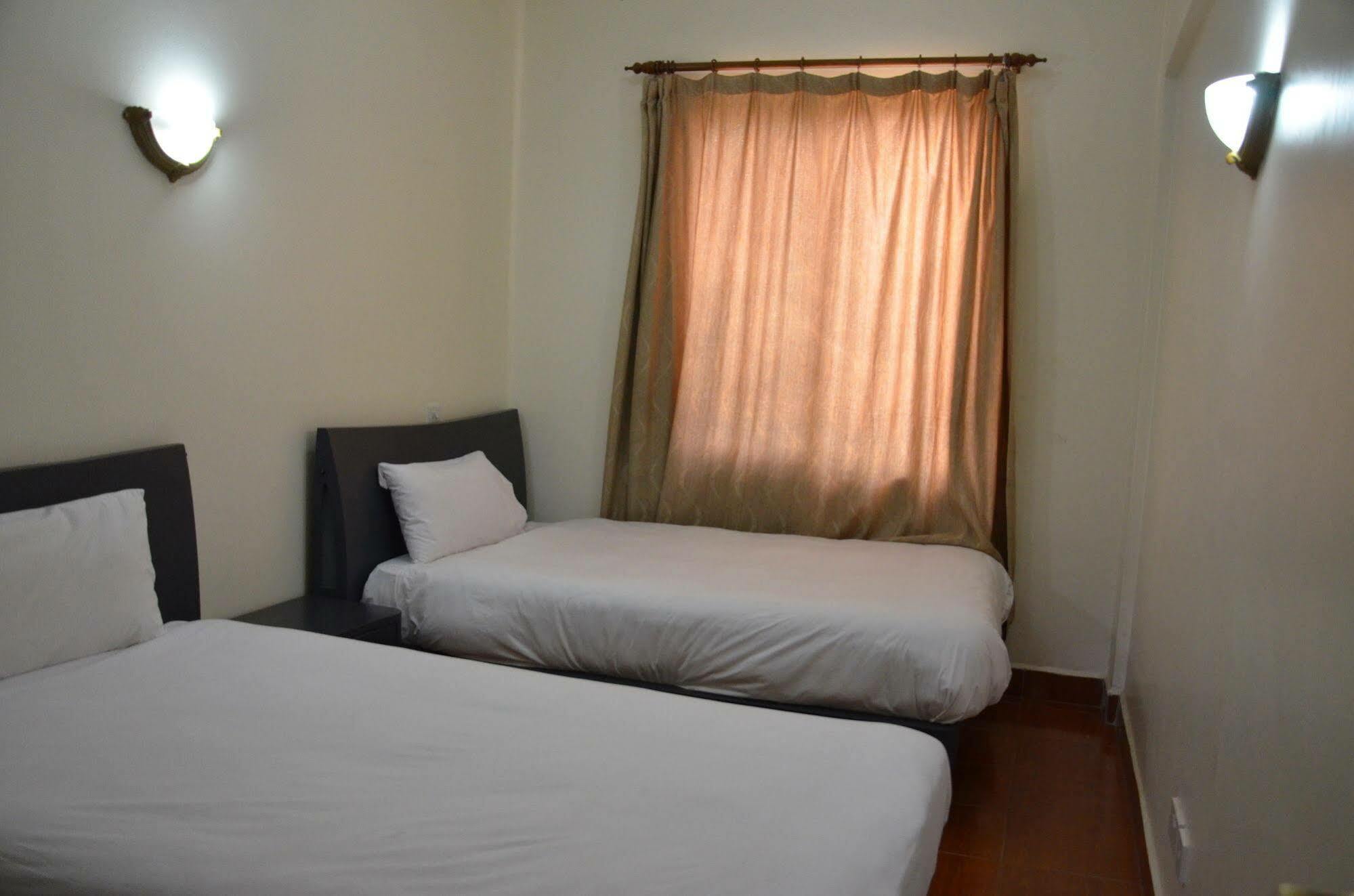 Prestige Hotel Suites Кампала Экстерьер фото