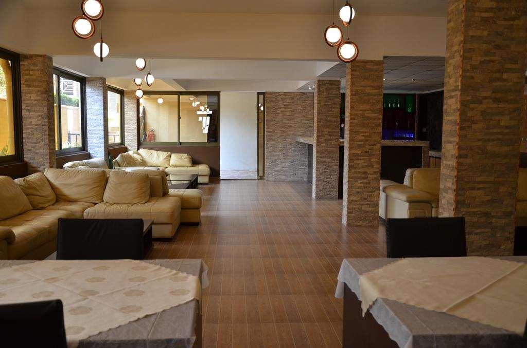 Prestige Hotel Suites Кампала Ресторан фото